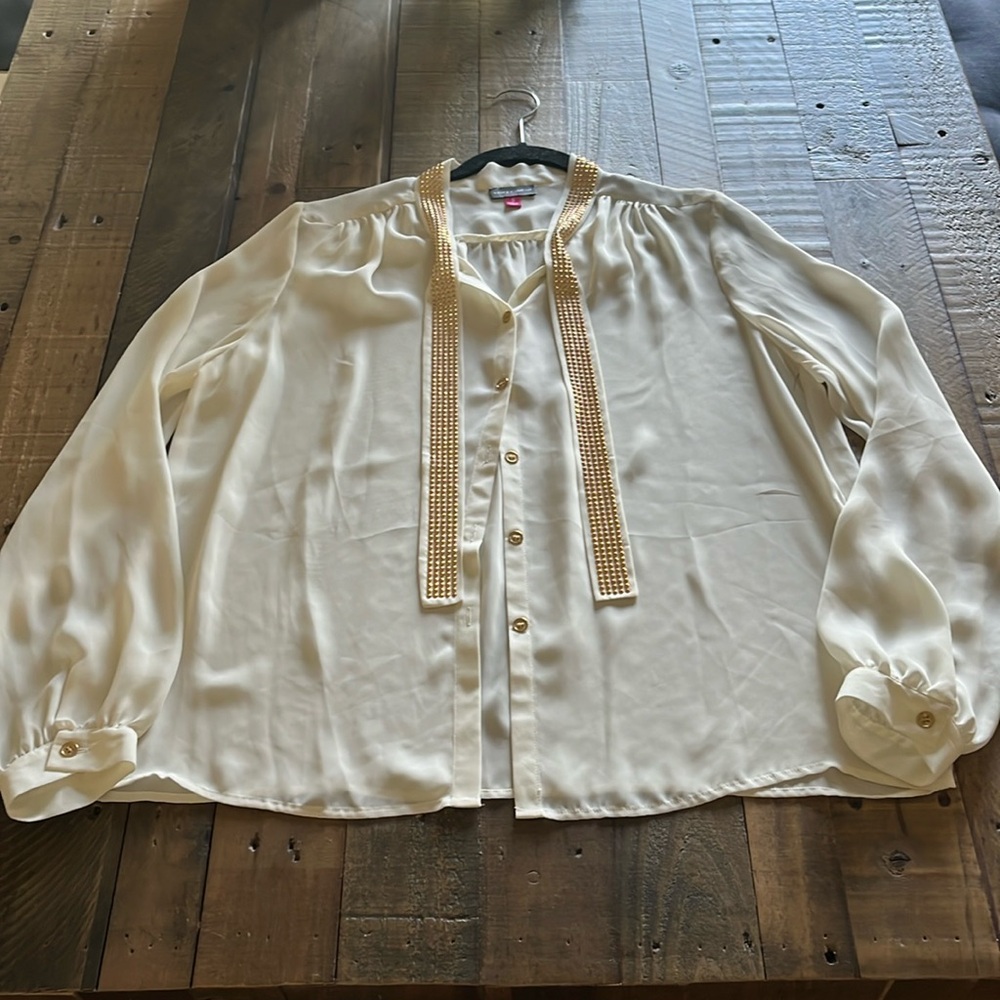 Vince Camuto - brand new never worn, no tag, size small